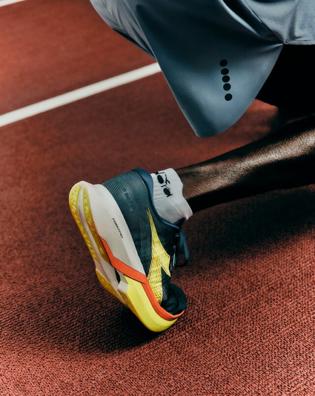 Sono arrivate le nuove Diadora Gara Carbon 3.Non cambia solo il colore, ve lo assicuriamo !!! Le trovate in negozio, oppure on-line su www.brogiolisport.com !!!.#BrogioliSport #Running #Chiodate #TrackAndField #Correre